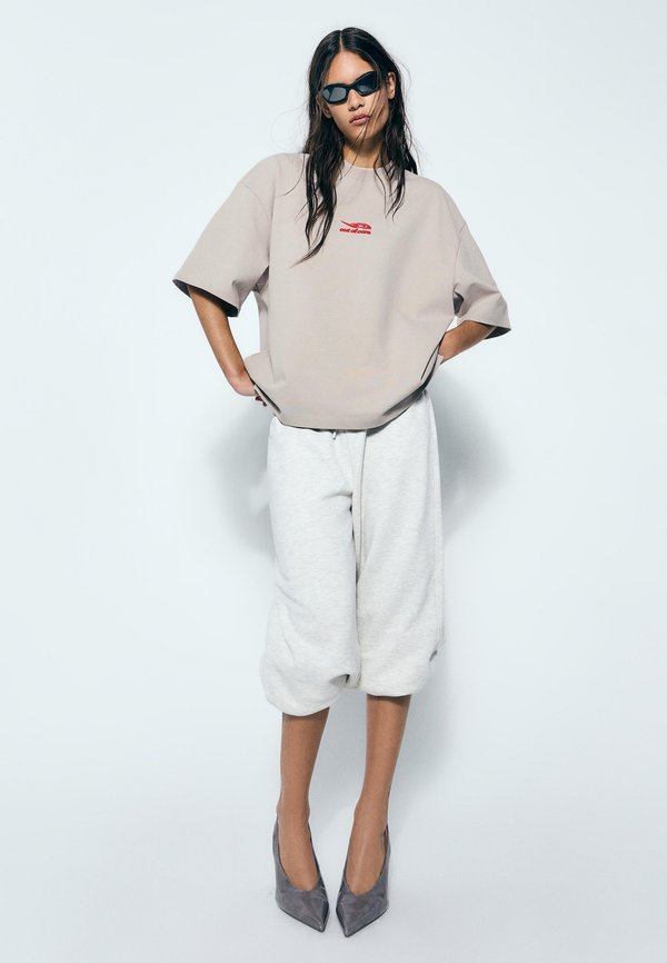 Bershka OUT OF CORE - T-SHIRT - Print T-shirt - light grey