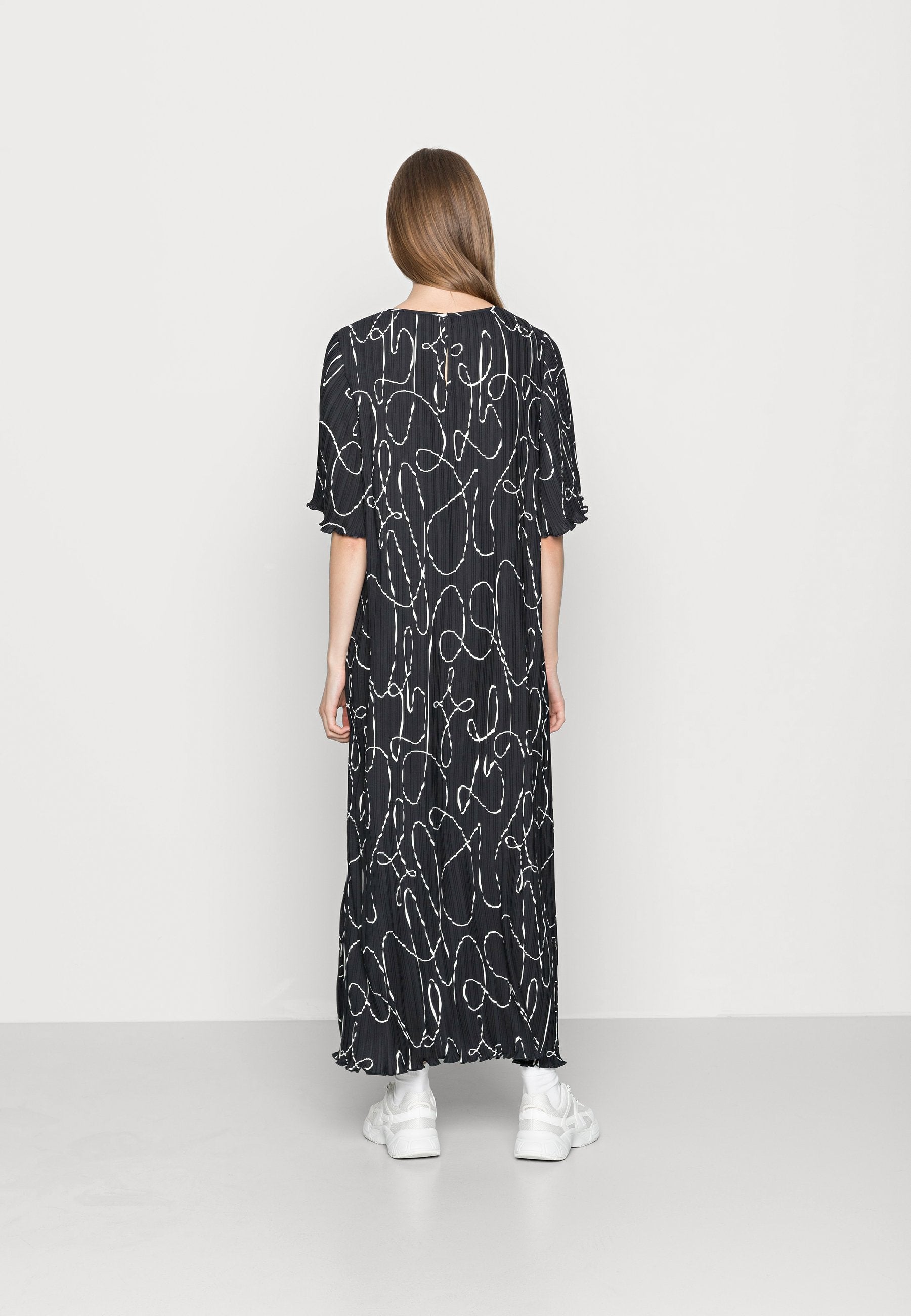 NA-KD WIDE SLEEVE DRESS