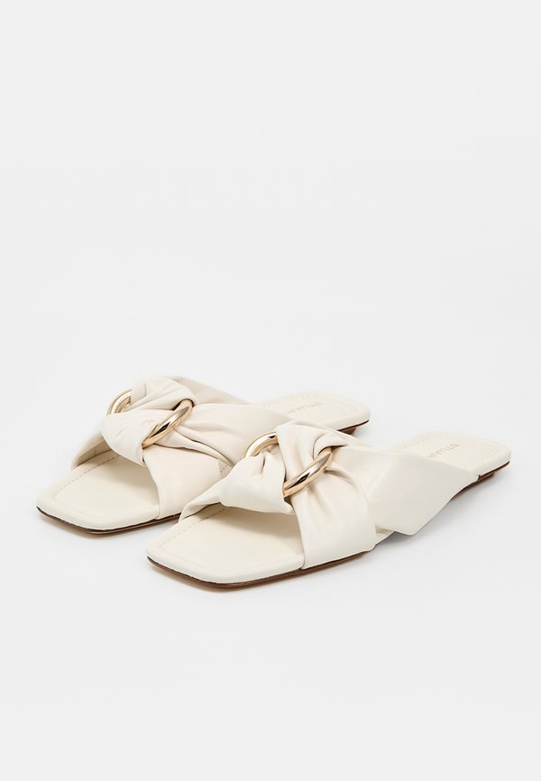 Stuart Weitzman CECE