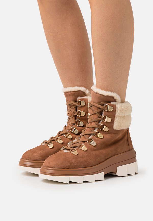 Stuart Weitzman NOHO HIKER CHILL BOOTIE