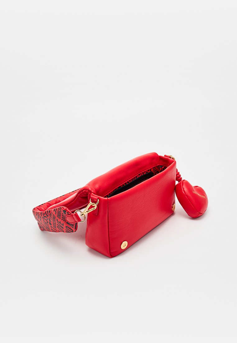 Love Moschino
