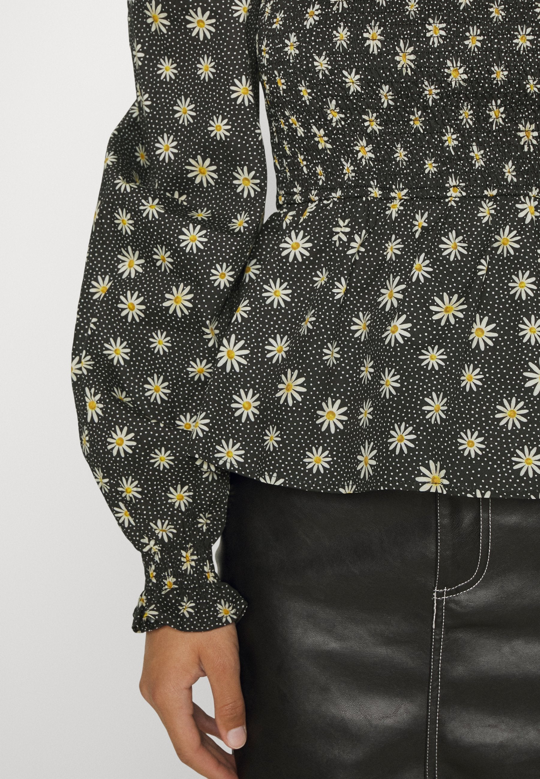 NA-KD SMOCK DAISY