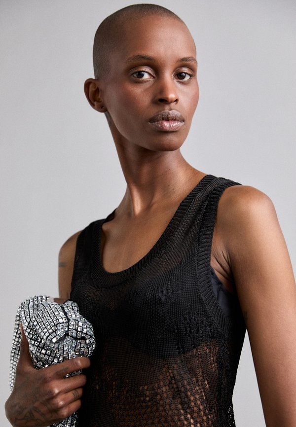 032c FRACTURED SLEEVELESS