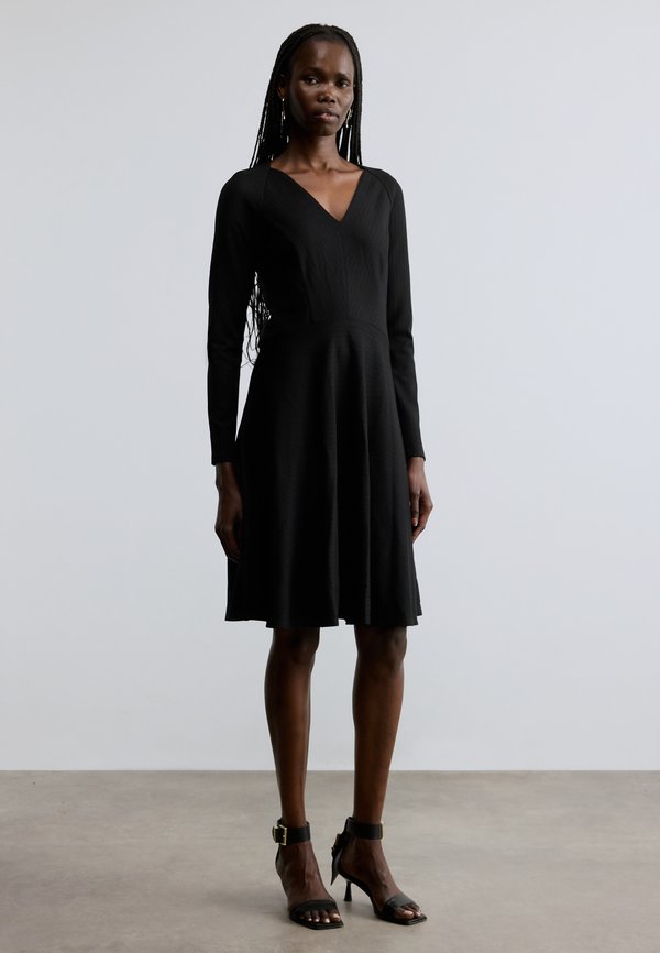 DKNY FIT AND FLARE EXPOSED ZIP