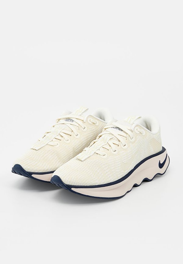 Nike Performance MOTIVA