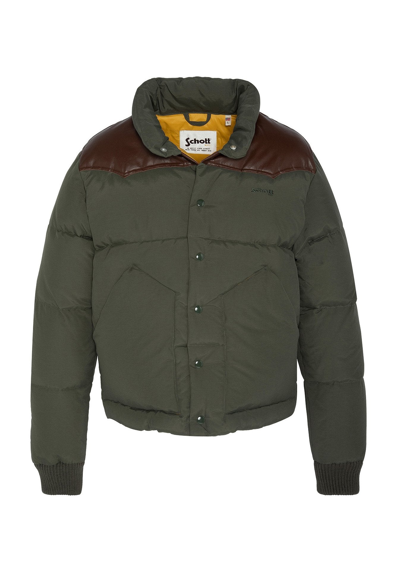 Grüne Puffjacke mit braunem Schulterpatch, Druckknöpfen, schrägen Fronttaschen, gerippten Bündchen und hohem Kragen mit Markenetikett innen.