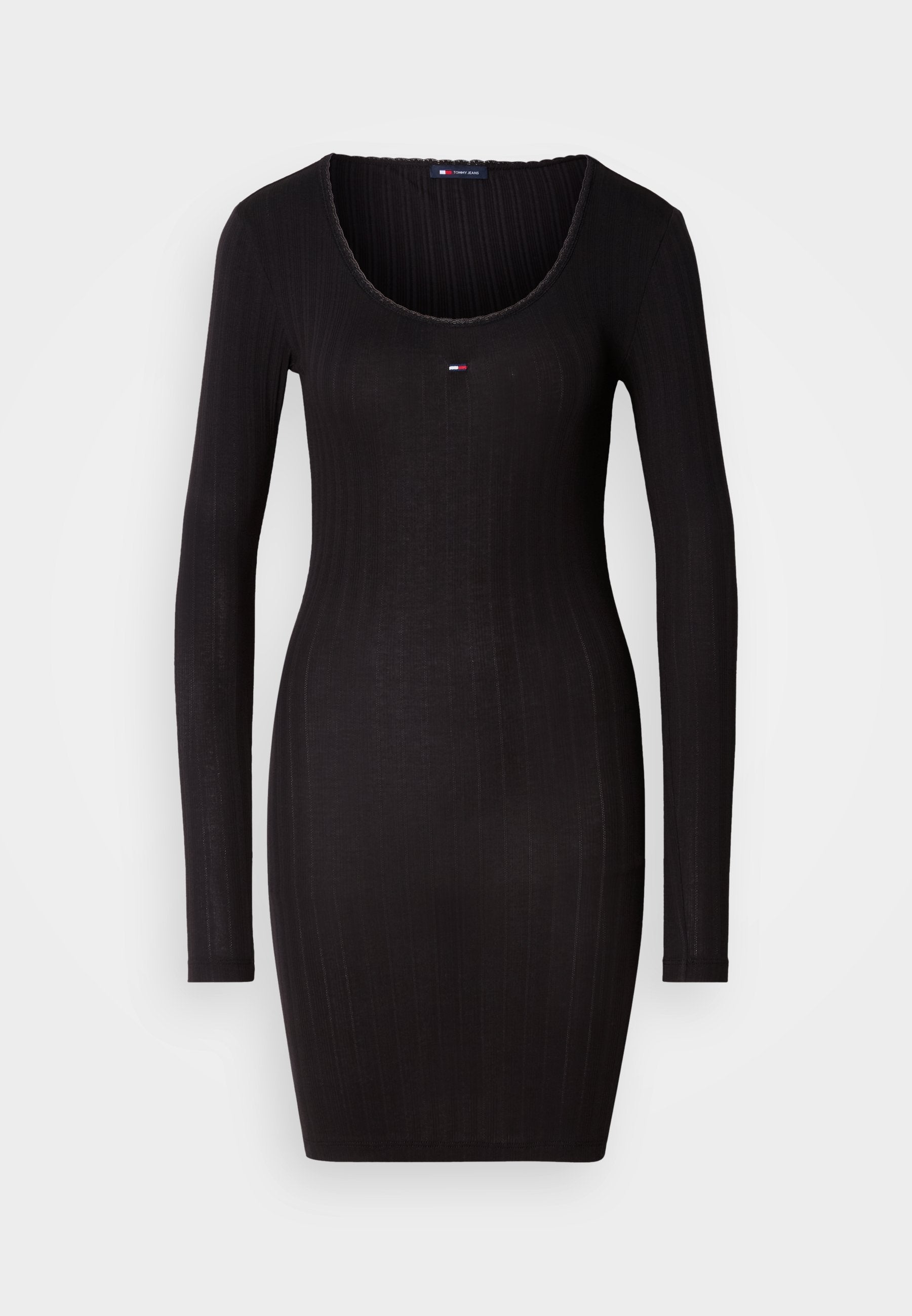 Schwarzes langärmliges Kleid mit gerippter Textur, runder Ausschnitt und taillierter Passform. Kleines Logodesign auf der Brust. Dehnbare, figurbetonte Stoffqualität.