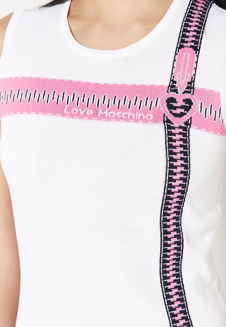Love Moschino
