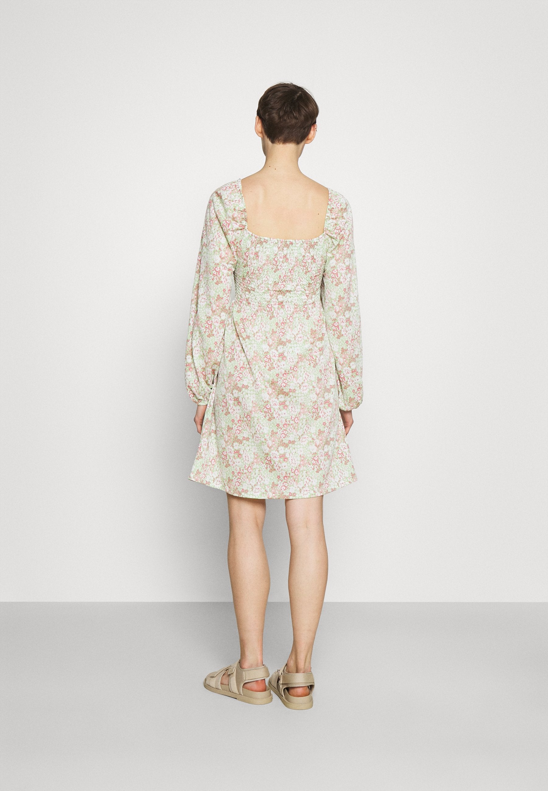 Gina Tricot EXCLUSIVE BITTE SMOCK DRESS