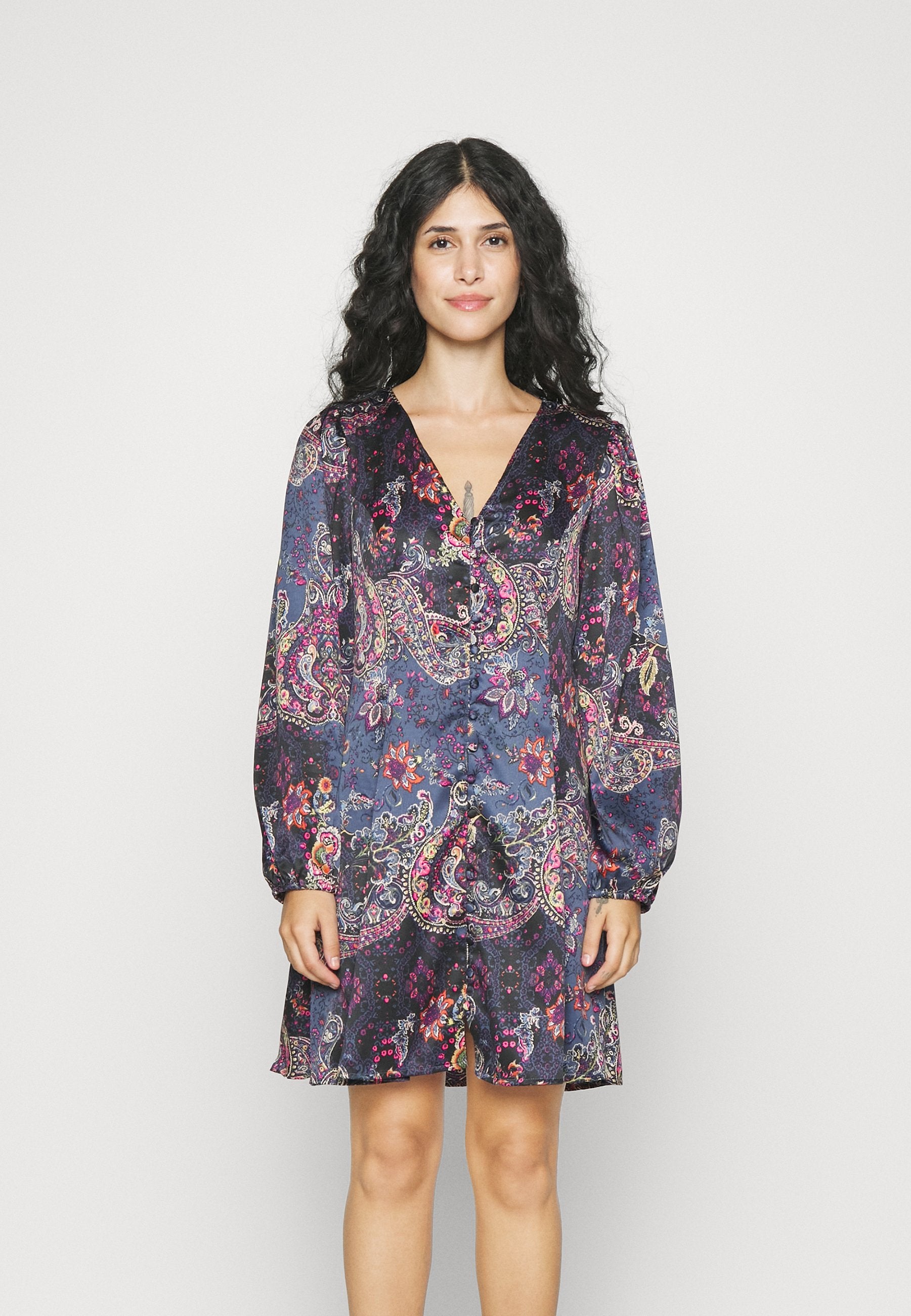ONLMATILDA V NECK DRESS  Media 3