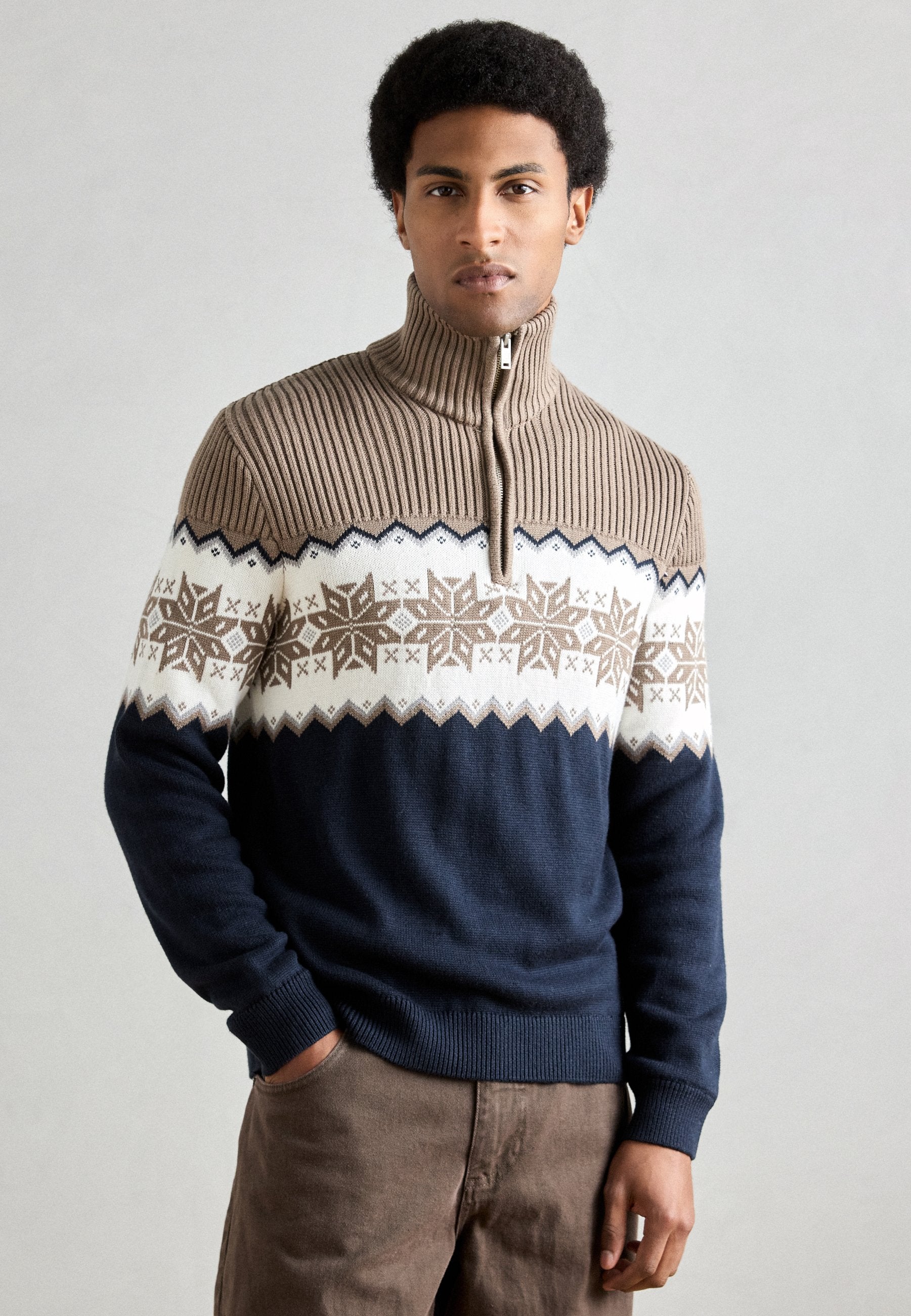HALF ZIP Media 3