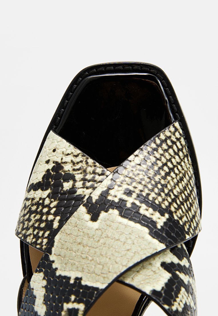 Jimmy Choo AIX