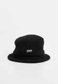 Schwarzer Bucket Hat aus strukturiertem Fleece mit breiter Krempe. Verfügt über ein Logo-Patch auf der Vorderseite. Kreisförmig und aus weichem Material.