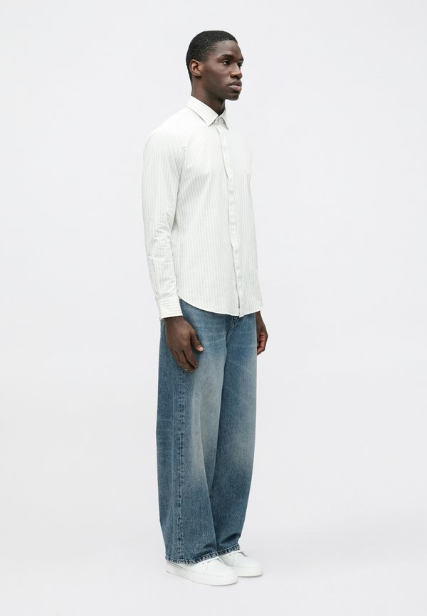 Michael Kors PERFORM STRIPE SLIM SHIRT