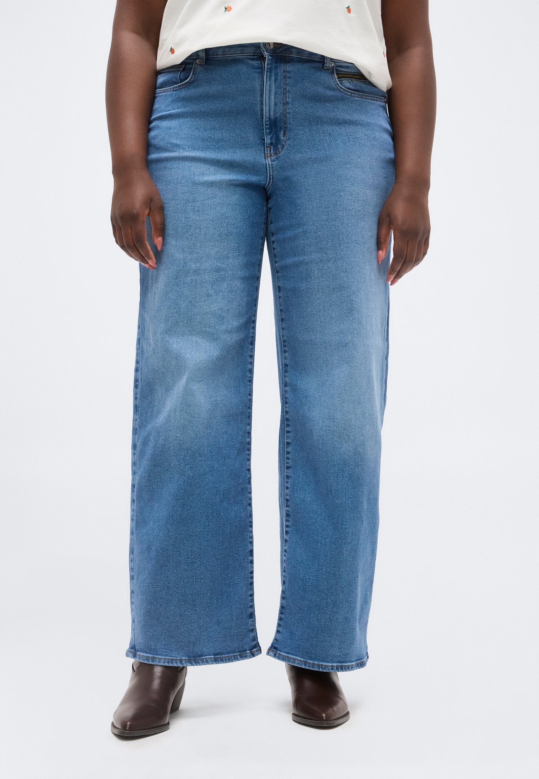 Wide-fit CARMADISON High waist Wide Leg Fit Media 3