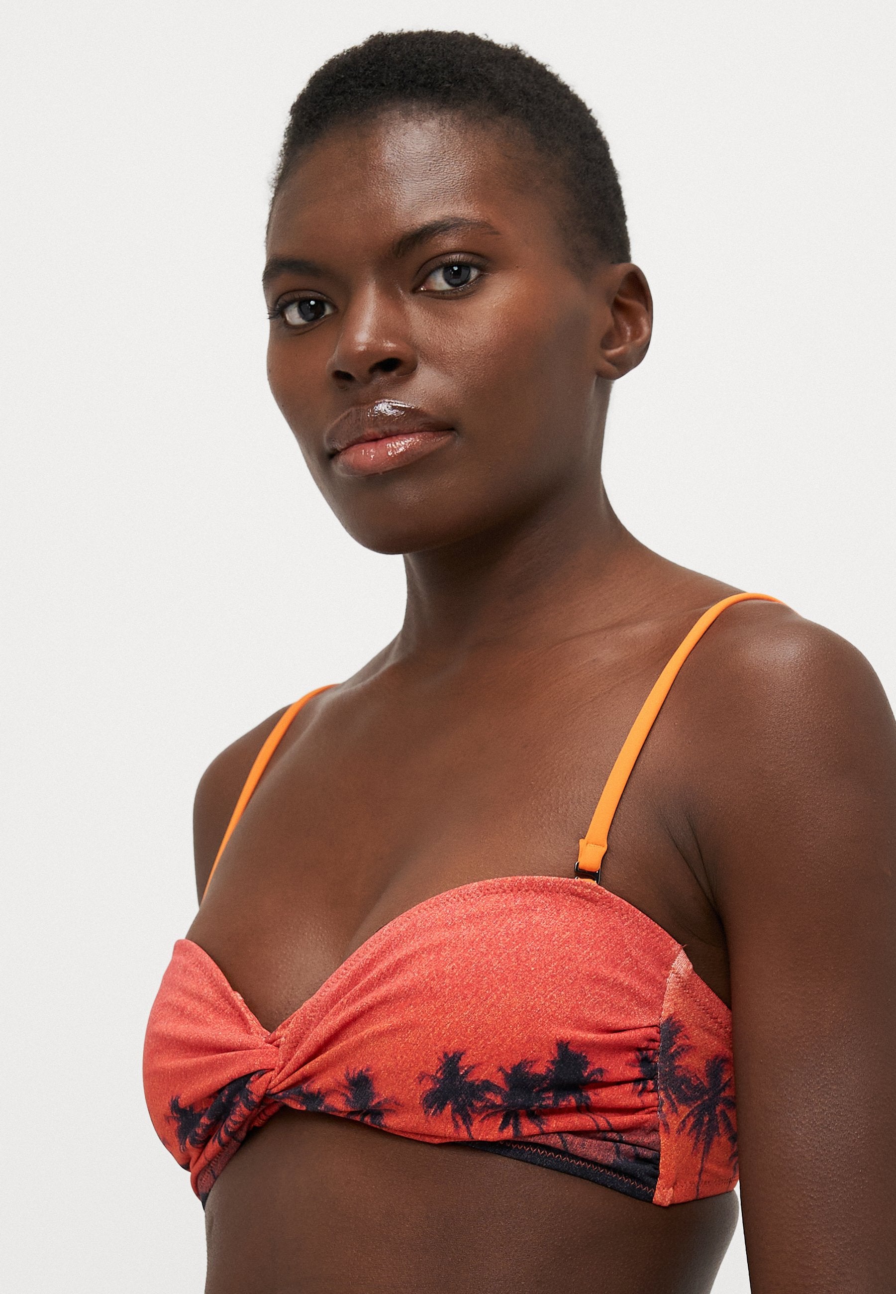 It's Now Cool THE TWIST BANDEAU