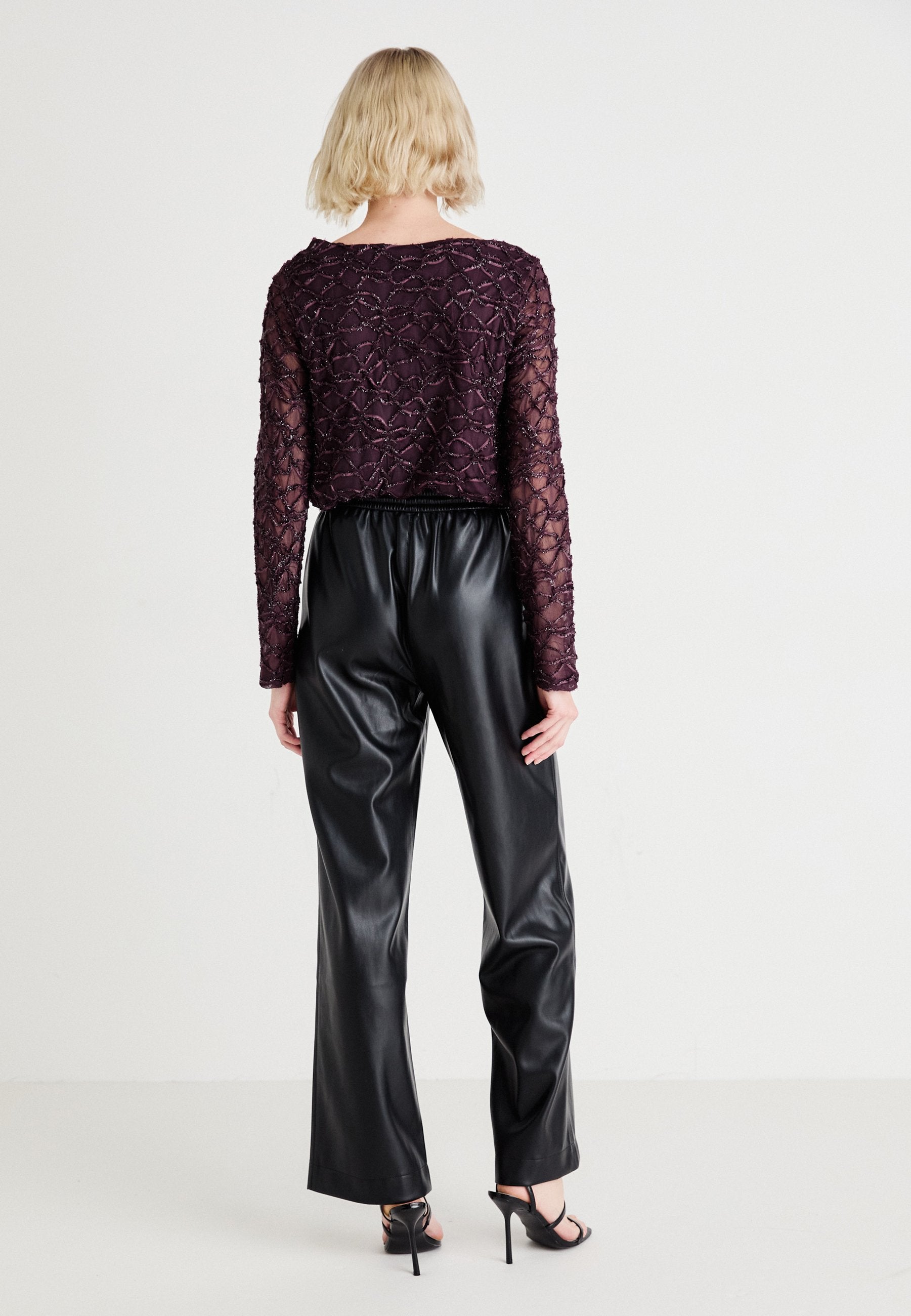 ONLJOVANA TRACKPANT Media 4