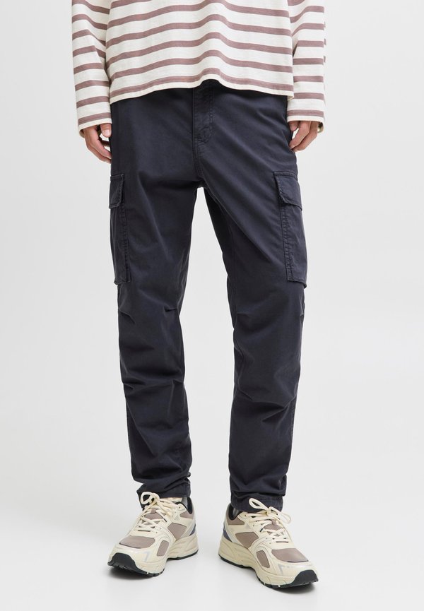 Jack & Jones JPSTACE JJTUCKER AMA TAPERED FIT - Cargo trousers - charcoal art