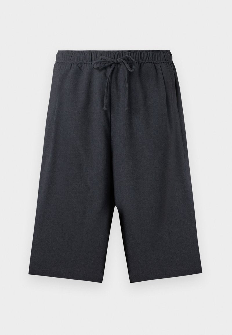 ELONGANTED BAGGY SHORTS Media 1