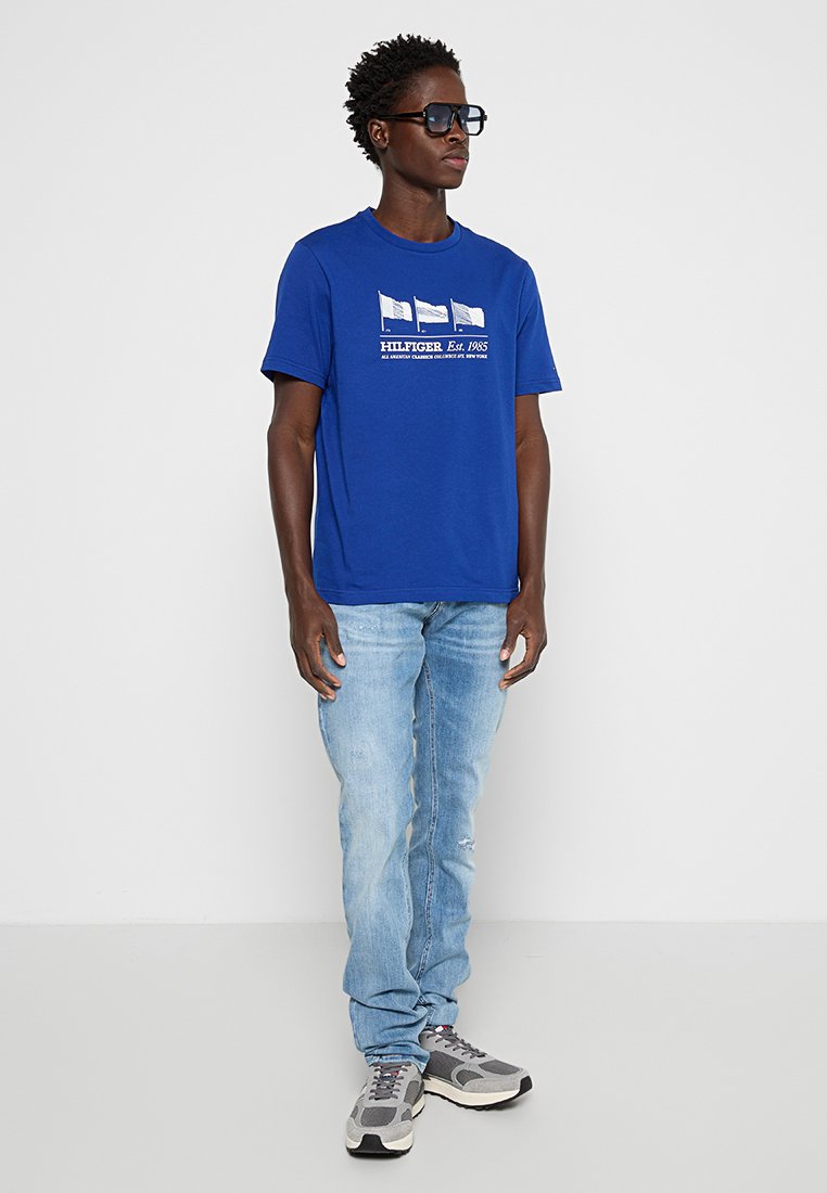 FLAGS REGULAR FIT Media 2