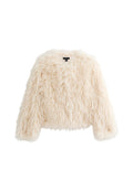 Faux-Fur-Jacke in cremigem Beige. Boxy-Schnitt mit herunterfallenden Schultern. Weicher, langfloriger Textur und rundem Halsausschnitt. Keine sichtbaren Verschlüsse.