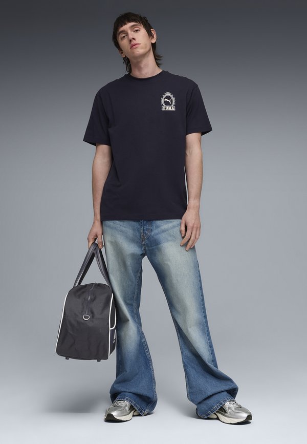 Puma GRAPHIC MEDITERRANEAN TILES TEE - Print T-shirt - new navy