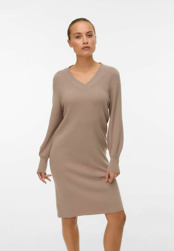 Vero Moda Knitted AWALEXANDRA Midi - Jumper dress - mocha meringue