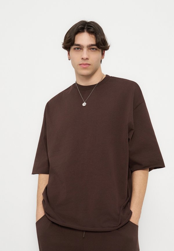 YOURTURN by Zalando OVERSIZED FIT & SHORTS SET