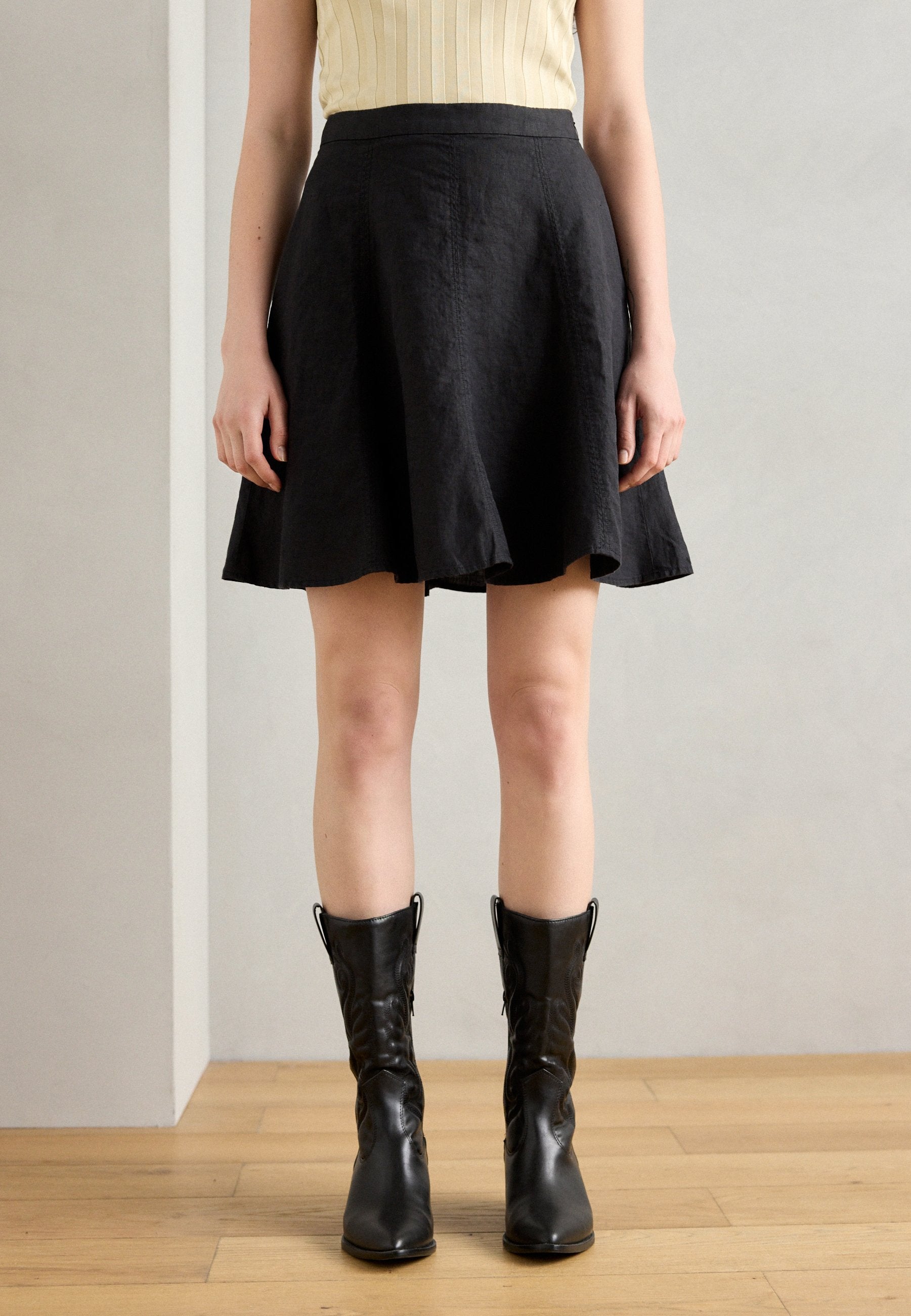 Marc O'Polo SHORT LENGTH FLARED HEMLINE LOOK