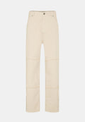 Beige Denim-Hosen mit geradem Bein, die zwei horizontale Nähte über den Oberschenkeln und einen leicht fransigen Saum an den Beinenden aufweisen.