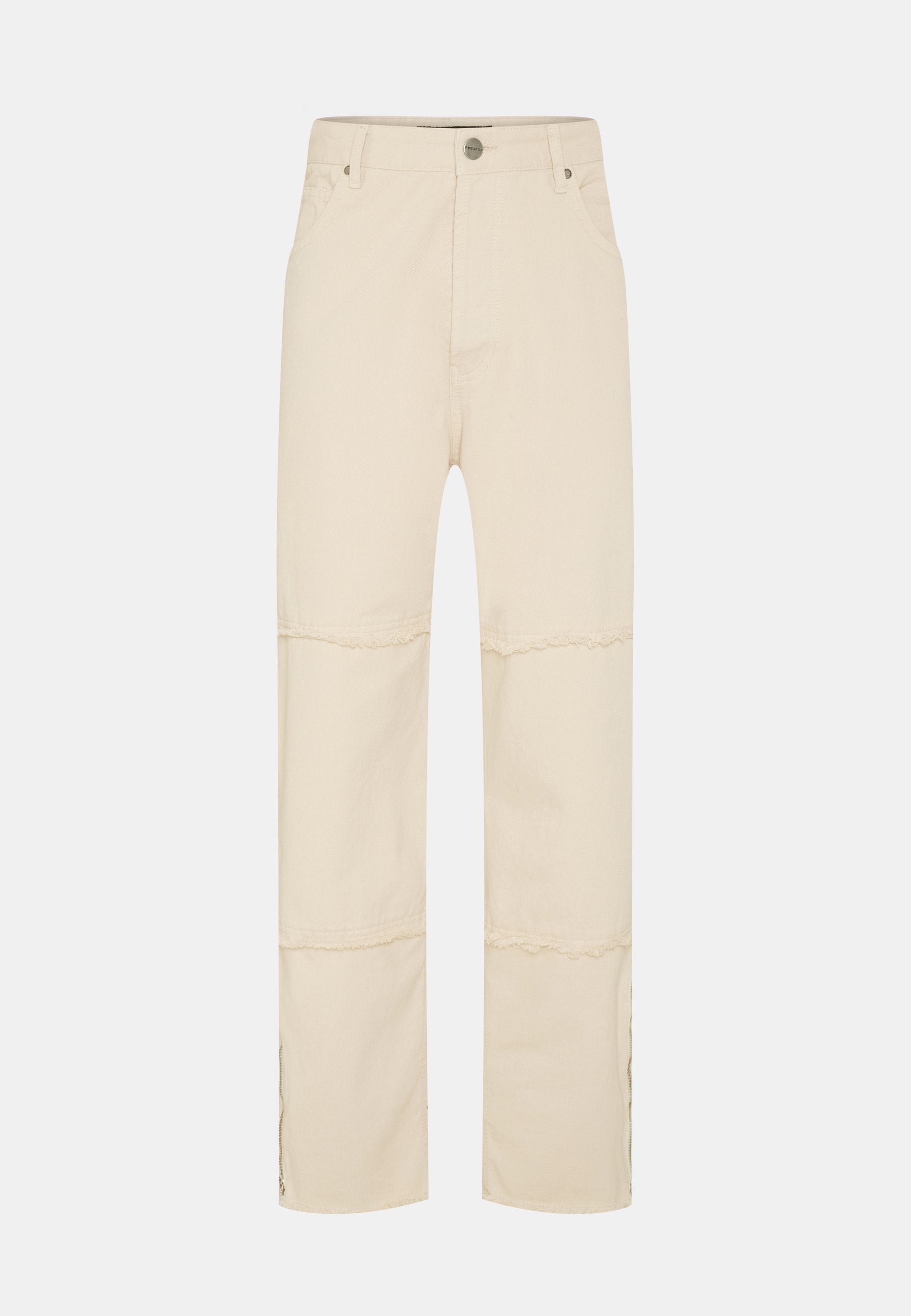 Beige Denim-Hosen mit geradem Bein, die zwei horizontale Nähte über den Oberschenkeln und einen leicht fransigen Saum an den Beinenden aufweisen.