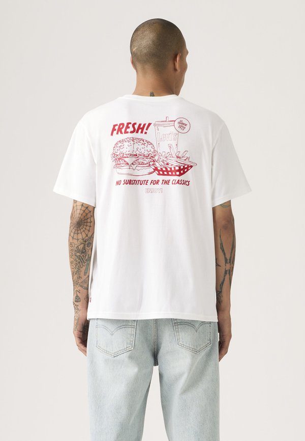 Levi's® RELAXED FIT TEE - Print T-shirt - fresh white plus