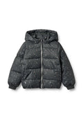 Gepolsterte dunkelgraue Jacke mit Sternmuster, ausgestattet mit Kapuze, Frontreißverschluss und gerippten Bündchen. Glatte Textur und gesteppte Optik.
