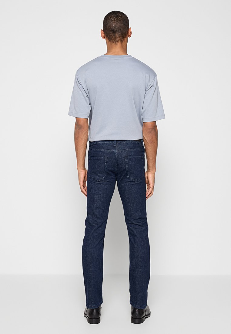 REGULAR FIT Media 3