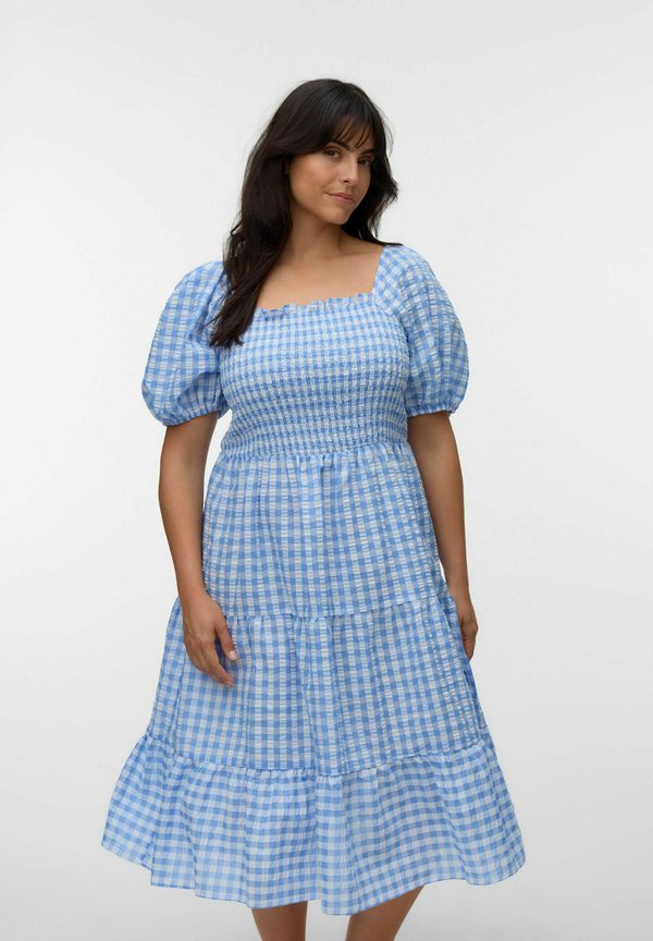 Vero Moda Curve GESMOKTES KLEID VMCCARRIE LANGES KLEID - Day dress - bel air blue