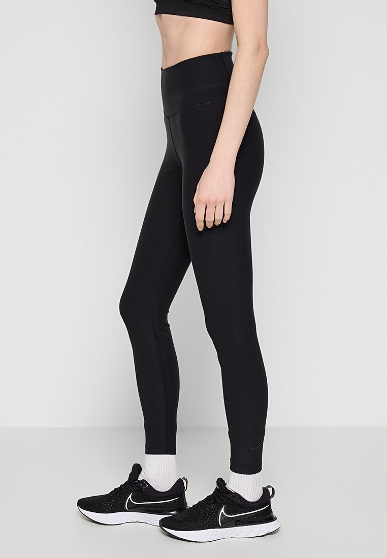 Nike Performance