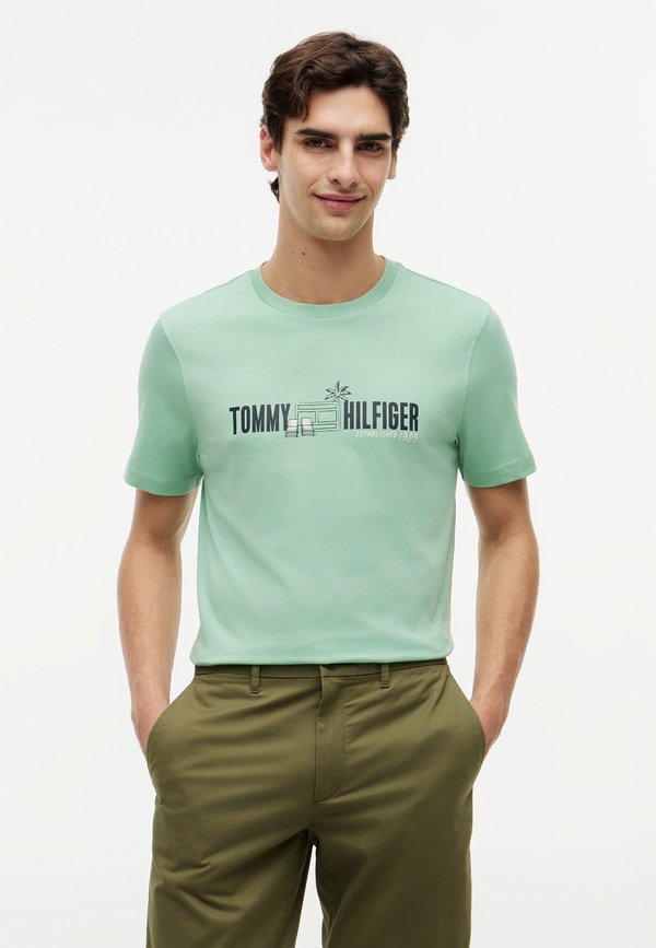 Tommy Hilfiger SUMMER CHEST GRAPHIC - Print T-shirt - cut grass