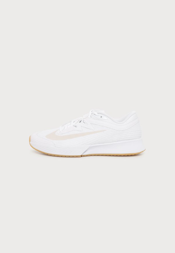 Nike Performance ZOOM VAPOR PRO - Multicourt tennis shoes - white/light orewood brown/summit white/linen