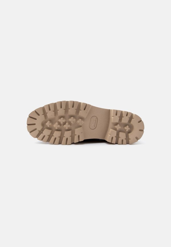Clarks CLEYHILL