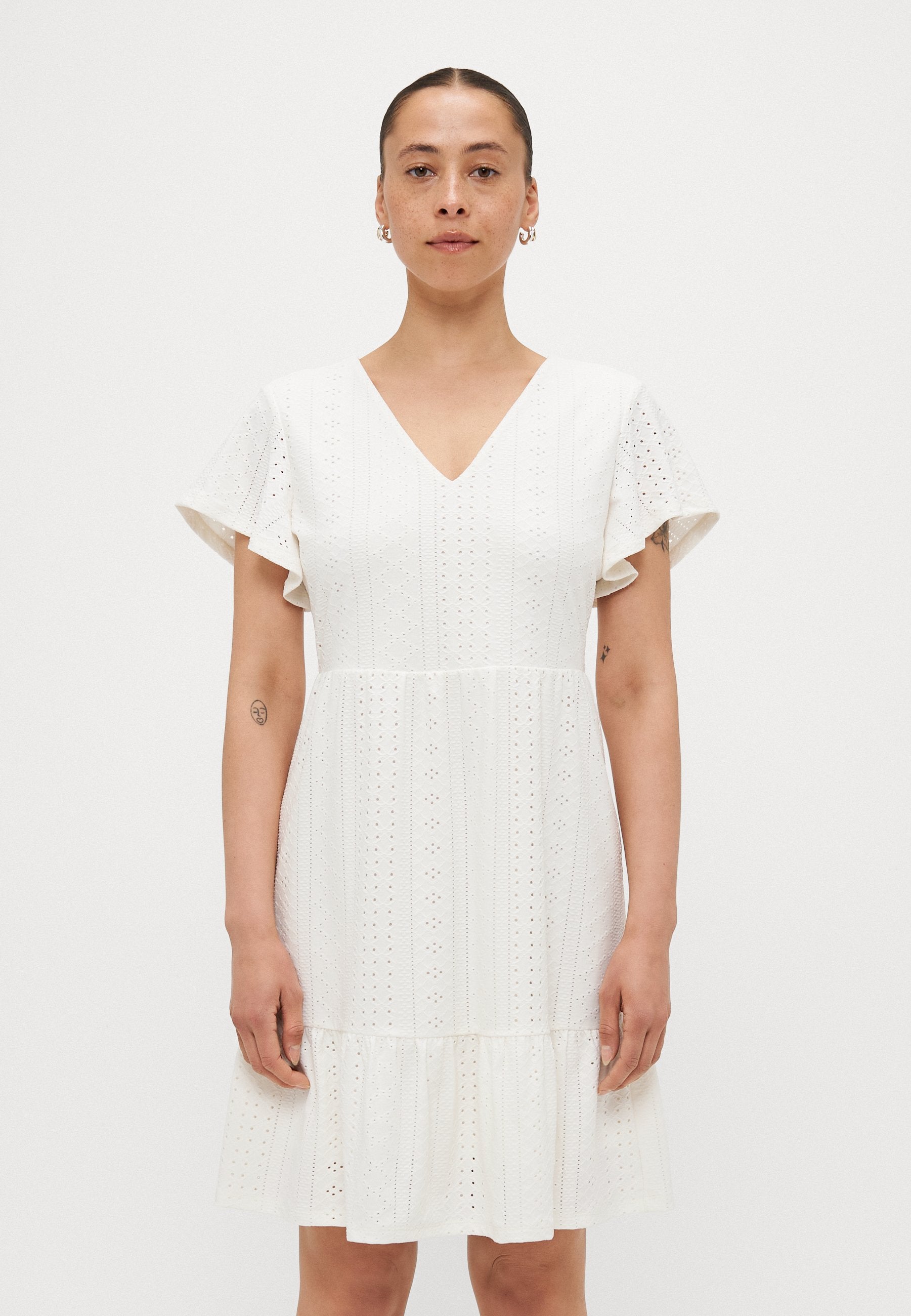 ONLSANDRA V NECK DRESS Media 3