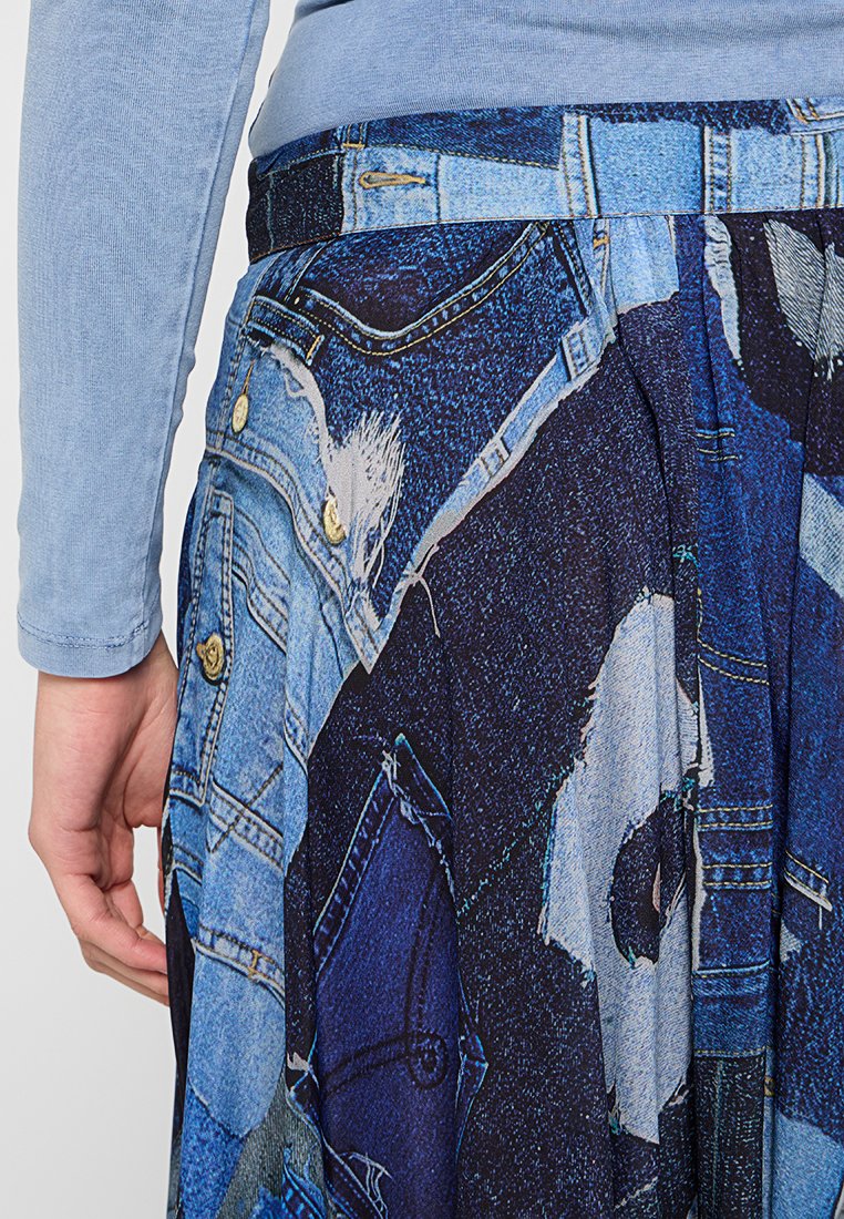 MOSCHINO JEANS
