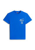 Blaues T-Shirt mit kurzen Ärmeln und Rundhalsausschnitt, mit kleiner gelber Grafik von Städtenamen und einer Signatur auf der linken Brust.