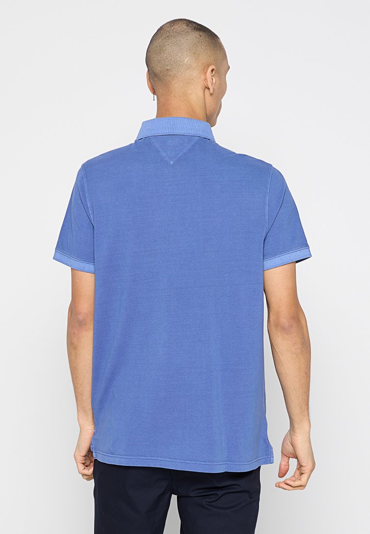 REGULAR FIT Media 3