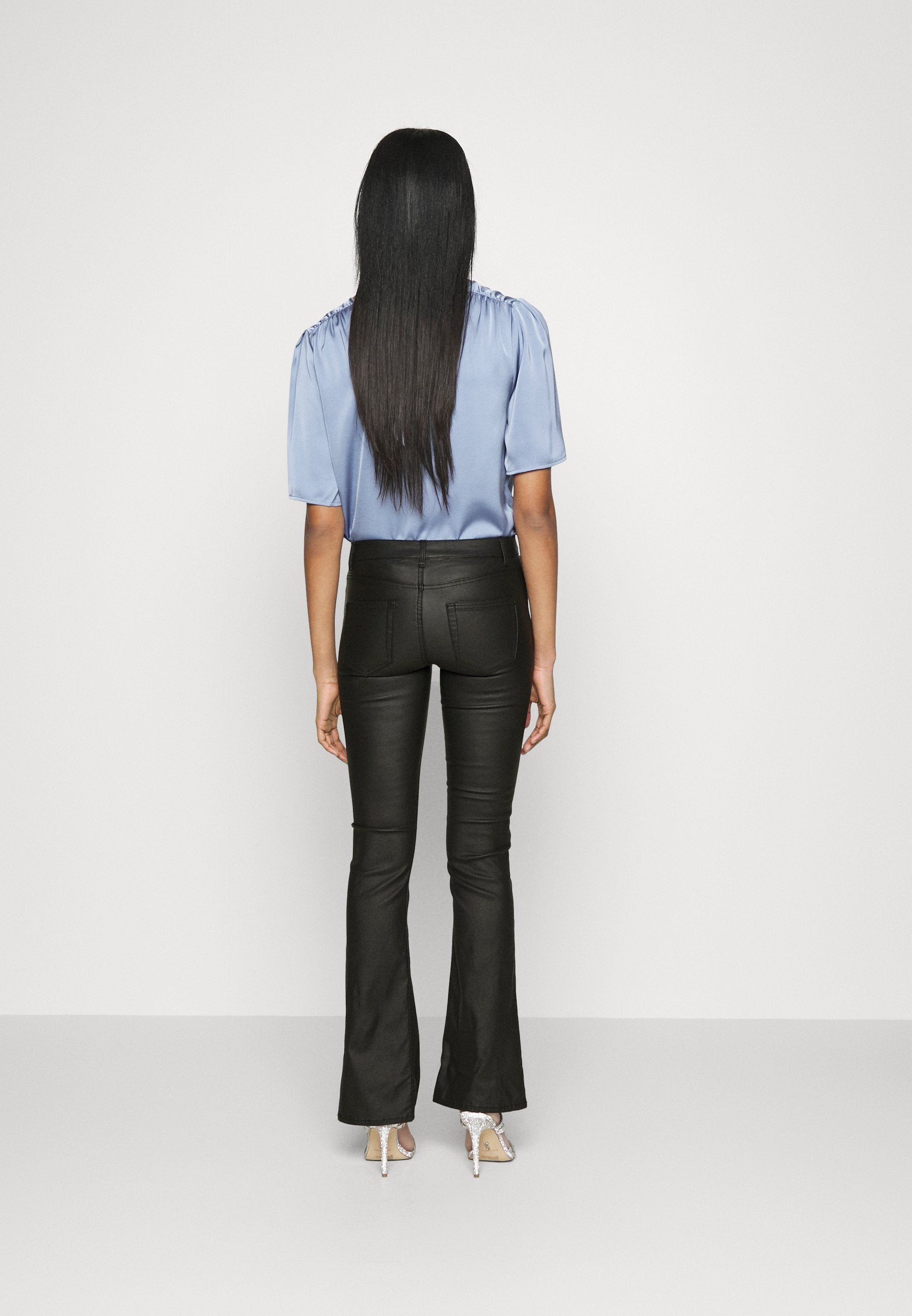 ONLBLUSH MID FLARED PANT  Media 4