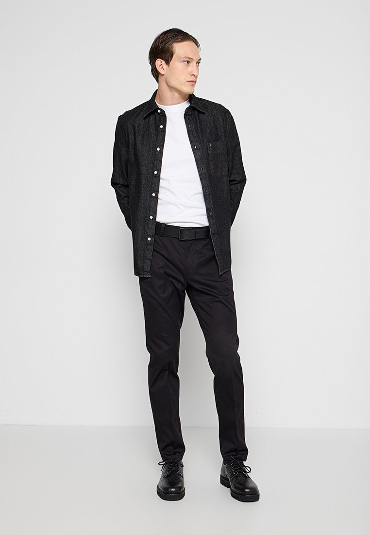 REGULAR FIT  Media 2