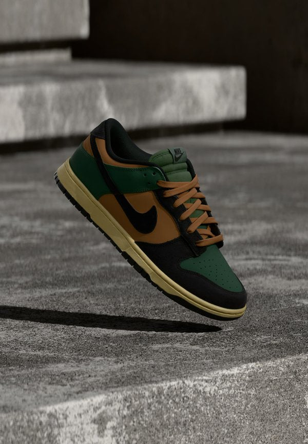 Nike Sportswear DUNK LOW RETRO DIMENSION - Trainers - fir/black/light british tan/sesame