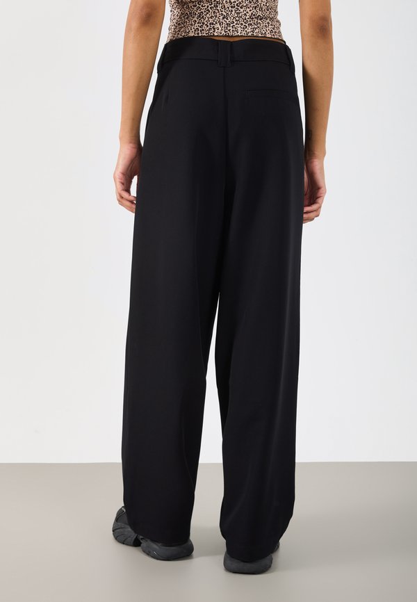 YOURTURN by Zalando UNISEX PLEATED BARREL TROUSERS