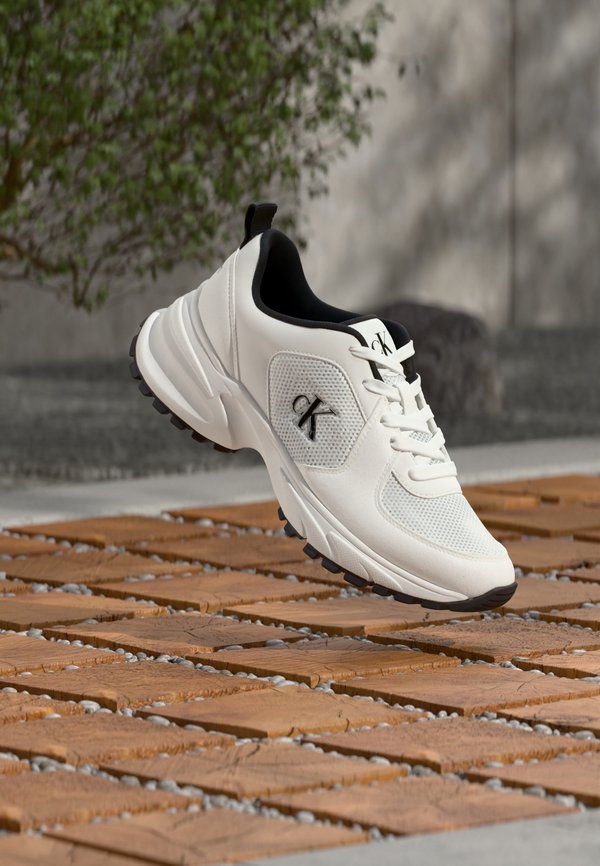Calvin Klein HIKE RUNNER LACE UP - Trainers - bright white/black