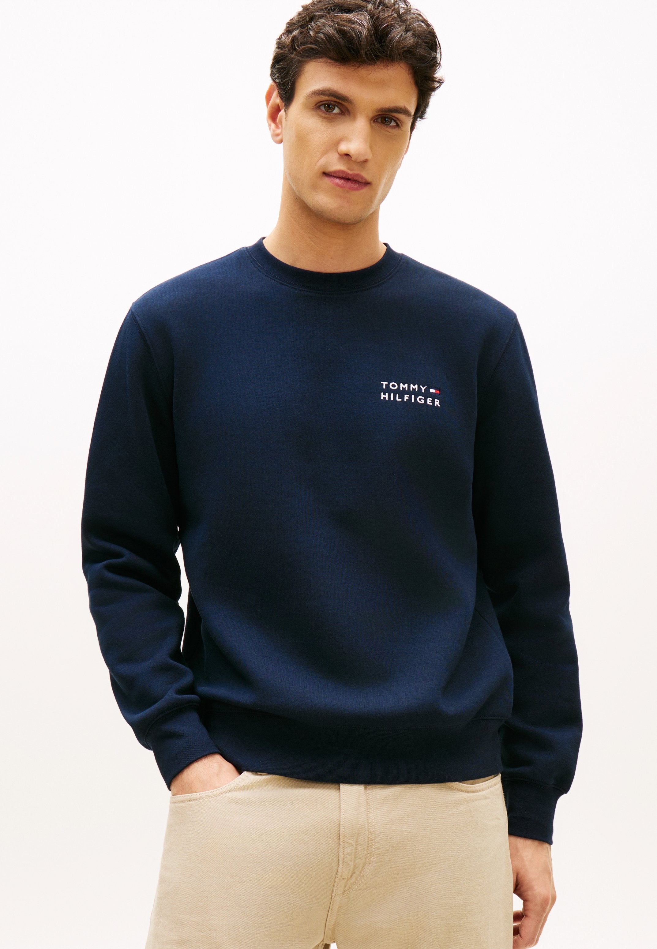 LOGO EMBROIDERY TERRY SWEATSHIRT Media 3
