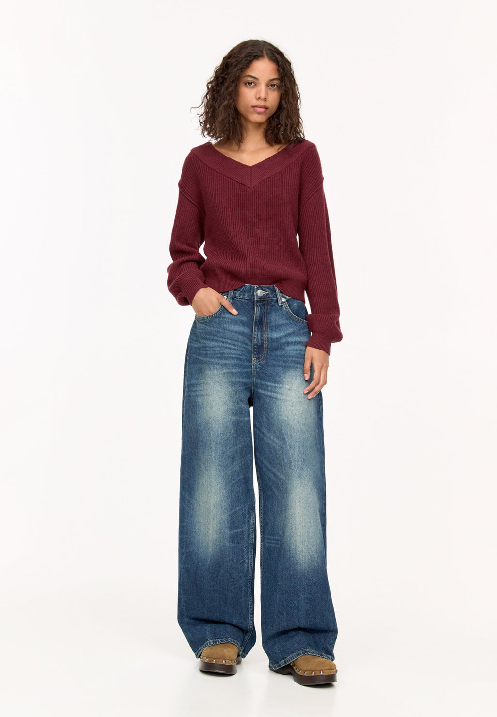 PULL&BEAR PURL WITH A V-NECKLINE